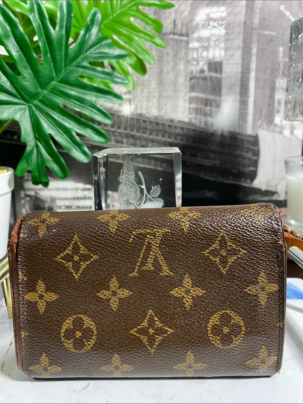 Authentic Louis Vuitton Vintage Monogram Bifold Zippy Wallet - Picture 6 of 17